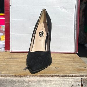 Never been worn black suede heel size 8/9